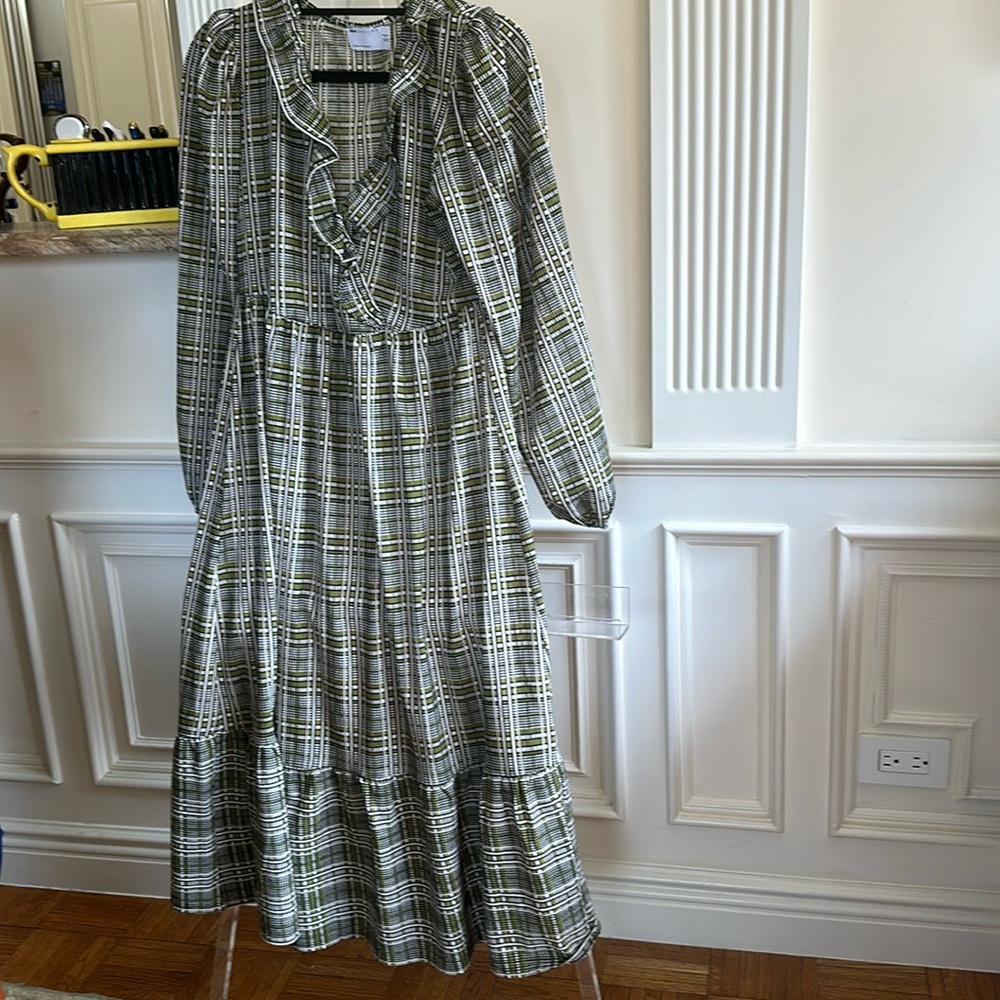 NWOT l/s ruffle front , maxi dress, lightly puffed elastic sleeve